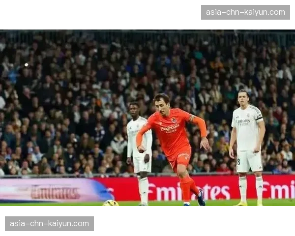 巴萨登顶皇马遭绝杀，争冠天平戏剧性反转