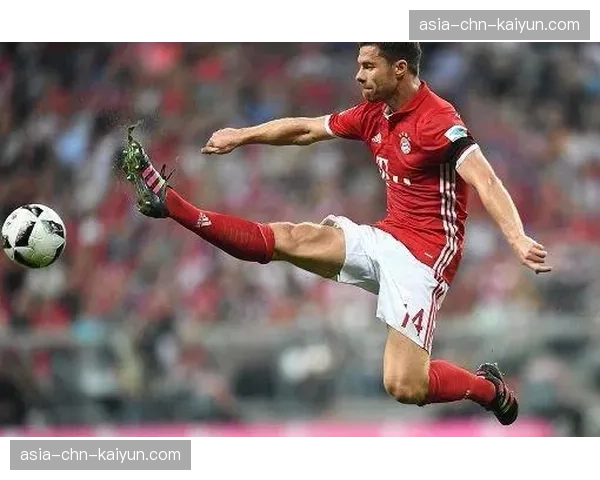 战术复盘：解析阿隆索如何用三中卫体系，限制住拜仁的边路进攻