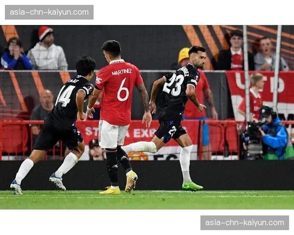 评论:曼联欧联杯出局,滕哈格的帅位再次面临拷问 评论:曼联欧联杯出局,滕哈格的帅位再次面临拷问