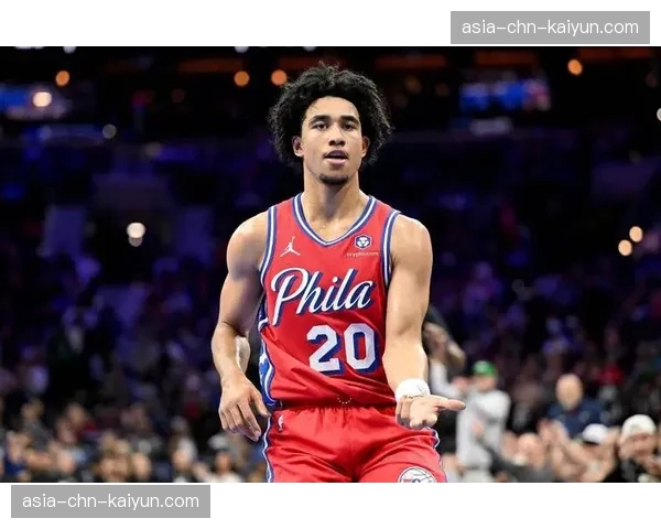 雷霆交易得到76人后卫贾里德·麦凯恩，送出多个选秀权